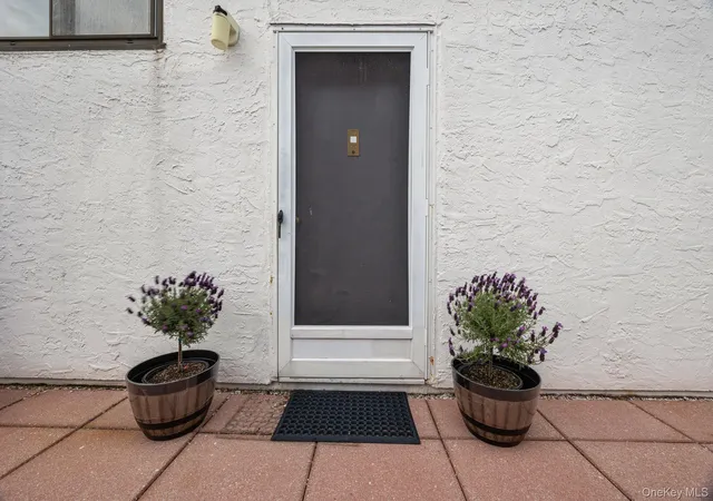 2nd image of 21 Canterbury Rd #15, Great Neck, NY 11021 | MLS# 1000316