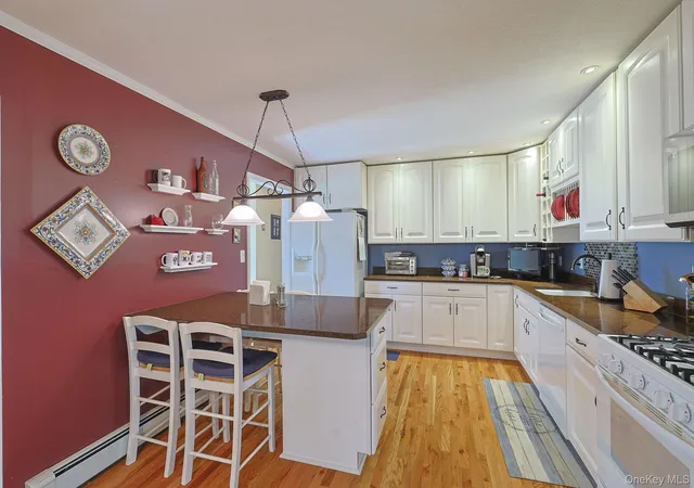 4th image of 11 Alden Ct, Fishkill, NY 12524 | MLS# 1000371