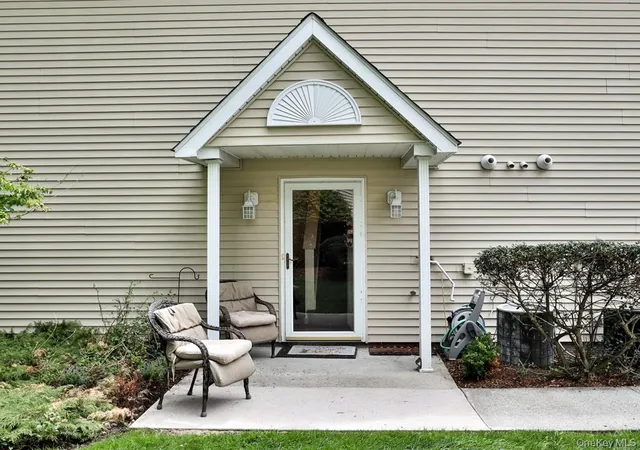 2nd image of 25 Village Cvs, Warwick, NY 10990 | MLS# 1000372