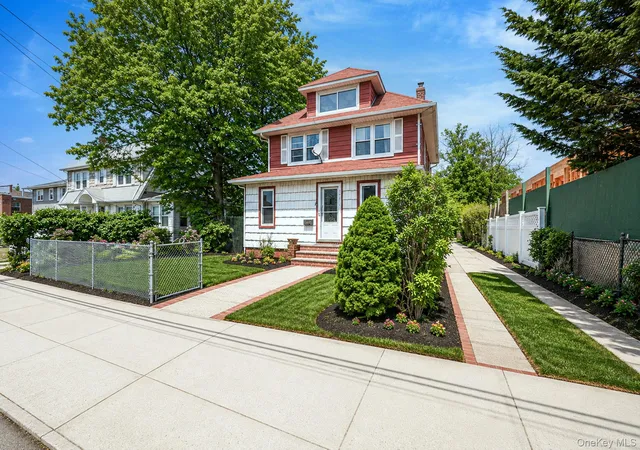 2nd image of 21823 139th Ave, Springfield Gardens, NY 11413 | MLS# 1000381