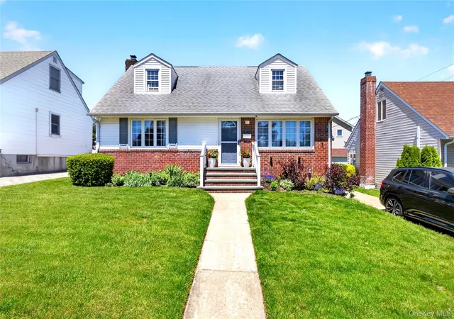 Photo 1 of Single family home for sale at 288 Arlington St, Mineola, NY 11501 | MLS# 1000390 | Listing updated on 2026-10-04