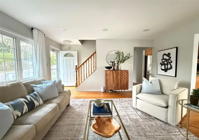 Photo 2 of Single family home for sale at 288 Arlington St, Mineola, NY 11501 | MLS# 1000390 | Listing updated on 2026-10-04