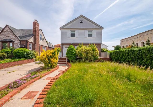 Photo 3 of Single family home for sale at 75 75 180th Street, Fresh Meadows, NY 11366 | MLS# 1000409 | Listing updated on 2026-08-24