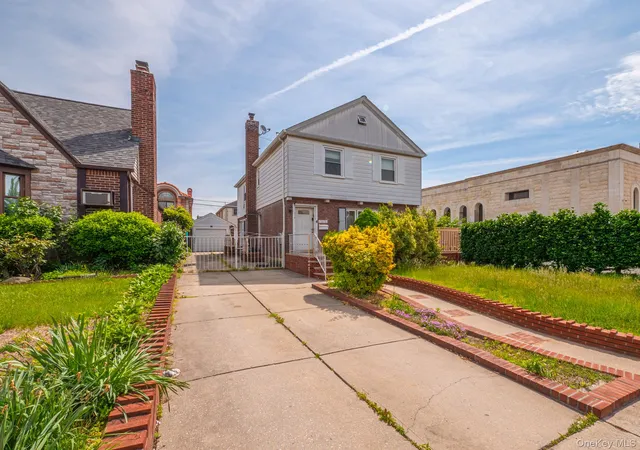 Photo 3 of Single family home for sale at 75-75 180th Street, Fresh Meadows, NY 11366 | MLS# 1000409 | Listing updated on 2026-08-24
