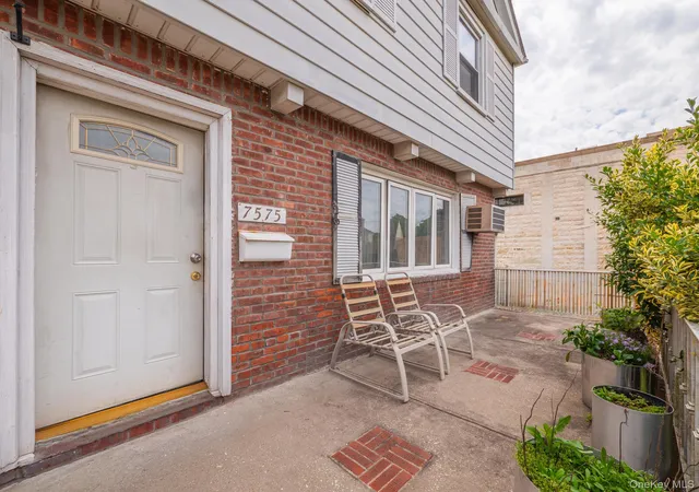 Photo 4 of Single family home for sale at 75-75 180th Street, Fresh Meadows, NY 11366 | MLS# 1000409 | Listing updated on 2026-08-24