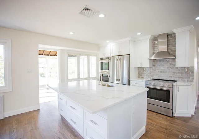 4th image of 988 Westwood Rd, Hempstead, NY 11598 | MLS# 1000413