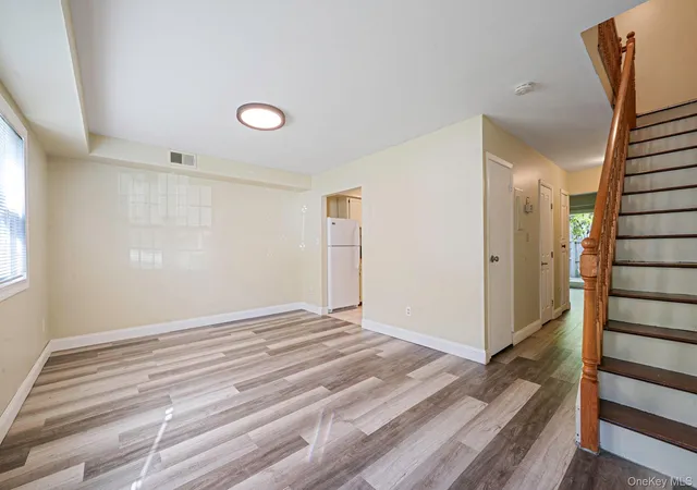 4th image of 102 Hill Spur, Calverton, NY 11933 | MLS# 1000433