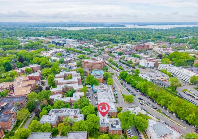 Homes for sale in North Hempstead, NY | 10 Welwyn Road, North Hempstead, NY 11021 | Houzeo