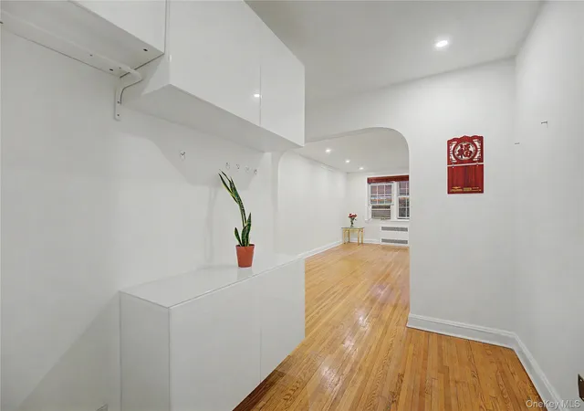 Homes for sale in North Hempstead, NY | 10 Welwyn Rd #2C, North Hempstead, NY 11021 | MLS# 1000450