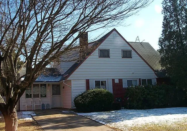 Photo 1 of Single family home for sale at 15 Ponder Ln, Levittown, NY 11756 | MLS# 1000476 | Listing updated on 2026-05-16
