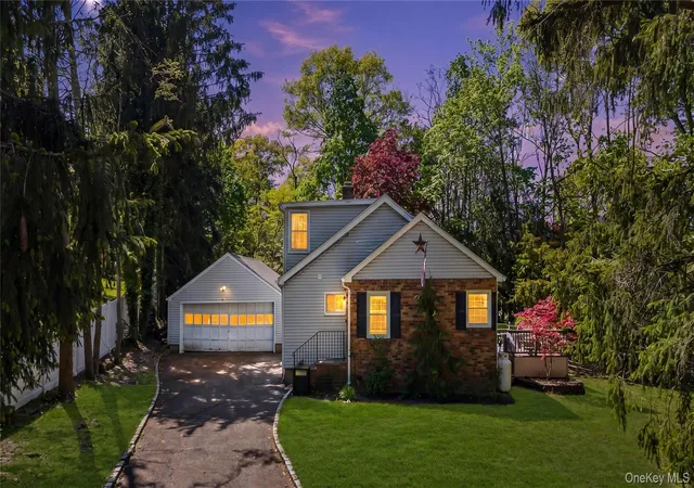 Photo 2 of Single family home for sale at 5 Windsor Ln, East Northport, NY 11731 | MLS# 1000517 | Listing updated on 2026-09-02