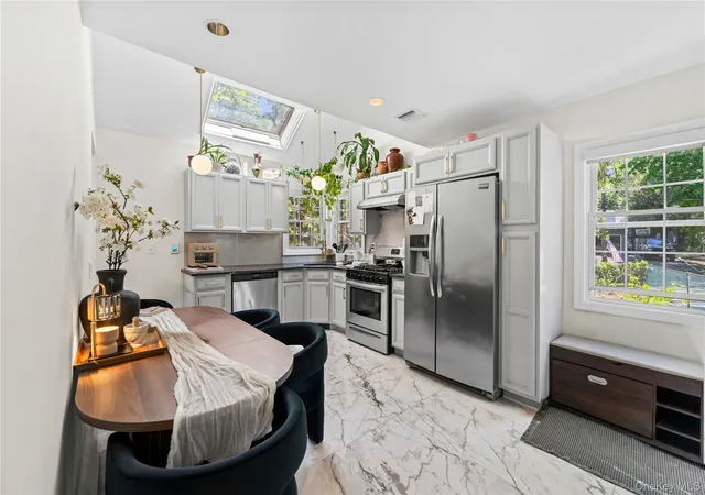 Photo 3 of Single family home for sale at 5 Windsor Ln, East Northport, NY 11731 | MLS# 1000517 | Listing updated on 2026-09-02
