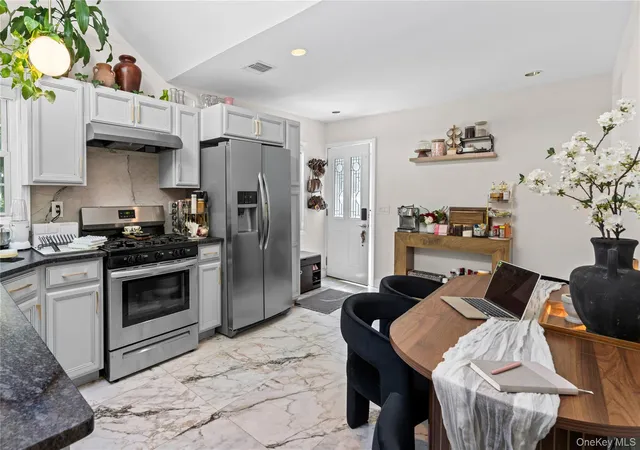 Photo 4 of Single family home for sale at 5 Windsor Ln, East Northport, NY 11731 | MLS# 1000517 | Listing updated on 2026-09-02