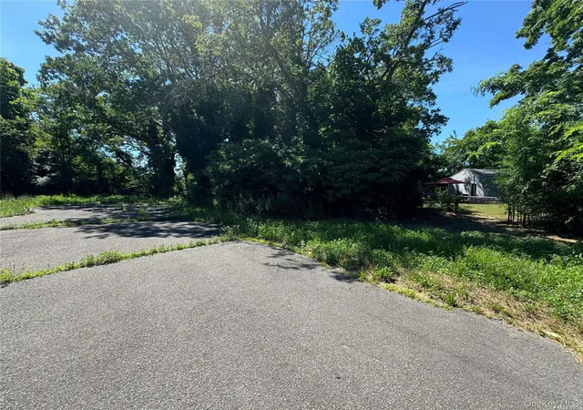 Homes for sale in Babylon, NY | 215 Cortland St, Babylon, NY 11726 | MLS# 1000527