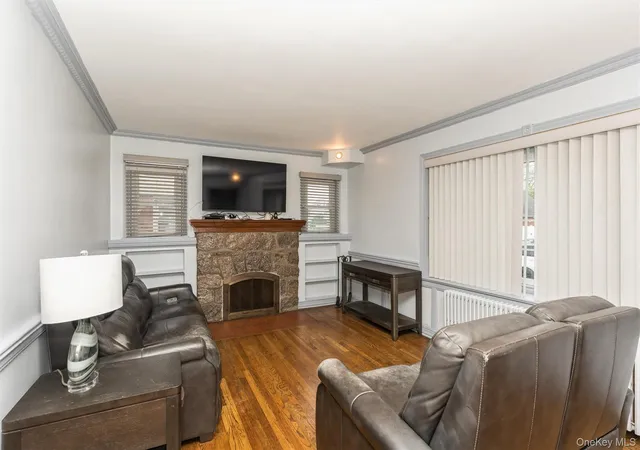 Photo 3 of Single family home for sale at 6 Jasper St, Hempstead, NY 11580 | MLS# 1000575 | Listing updated on 2026-09-29