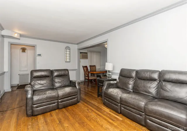 Photo 3 of Single family home for sale at 6 Jasper St, Hempstead, NY 11580 | MLS# 1000575 | Listing updated on 2026-09-29