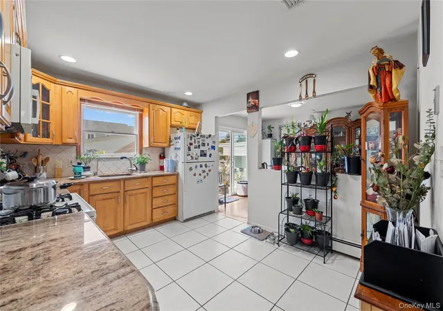 Photo 4 of Sale Pending at 372 Madison St, Franklin Square, NY 11010 | MLS# 1000587 | Listing updated on 2026-08-20