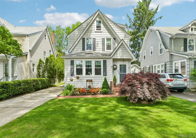 1st image of 5 Bluebell Ct, Garden City, NY 11530 | MLS# 1000597