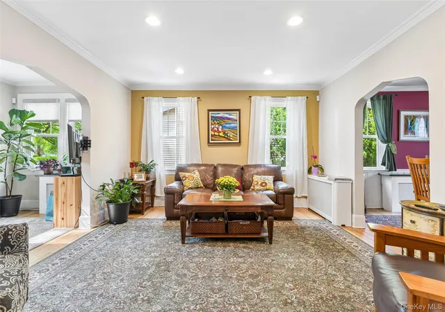 5th image of 5 Bluebell Ct, Garden City, NY 11530 | MLS# 1000597