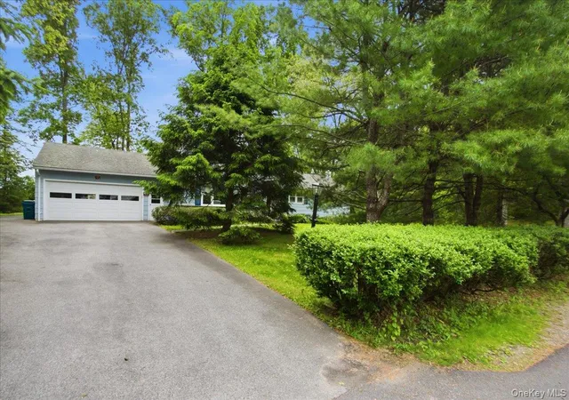 Homes for sale in Hyde Park, NY | 41 Greentree Dr S, Hyde Park, NY 12538 | MLS# 1000607