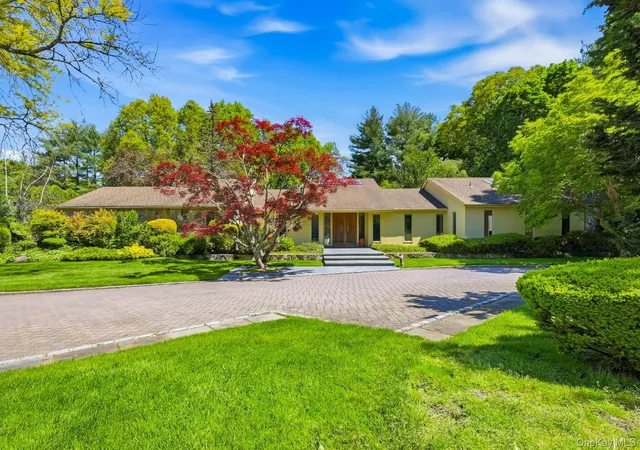 1st image of 17 Hastings Rd, Old Westbury, NY 11568 | MLS# 1000610