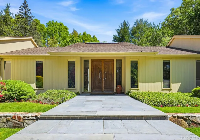 2nd image of 17 Hastings Rd, Old Westbury, NY 11568 | MLS# 1000610