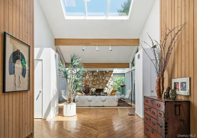 Photo 3 of Sale Pending at 17 Hastings Rd, Old Westbury, NY 11568 | MLS# 1000610 | Listing updated on 2026-06-16
