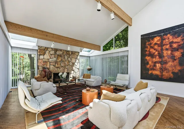 Photo 4 of Sale Pending at 17 Hastings Rd, Old Westbury, NY 11568 | MLS# 1000610 | Listing updated on 2026-06-16