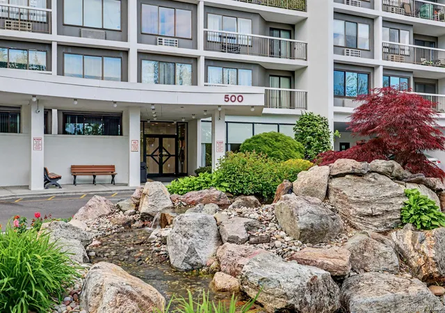 Homes for sale in White Plains, NY | 500 High Pt Dr, White Plains, NY 10530