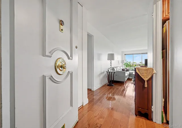 Homes for sale in White Plains, NY | 500 High Pt Dr, White Plains, NY 10530