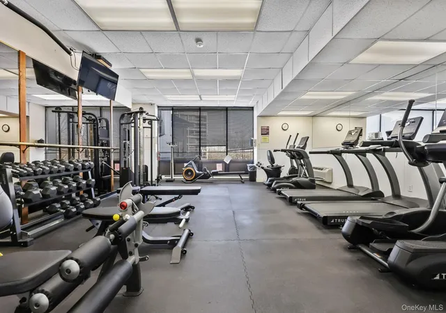 Listing Photo 2 - Condo for sale in building located at 500 High Pt Dr, White Plains, NY 10530 - Unit #810