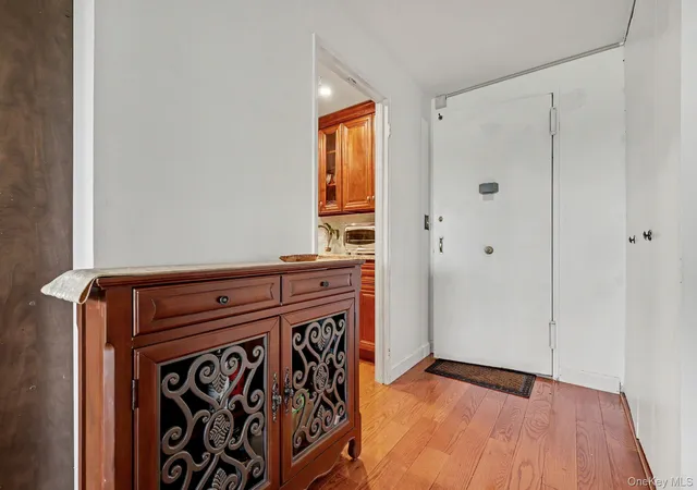 Homes for sale in White Plains, NY | 500 High Pt Dr, White Plains, NY 10530