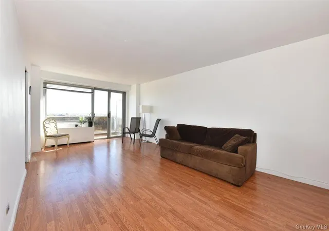 3rd image of 175-20 Wexford Ter #16L, Jamaica, NY 11432 | MLS# 1000632