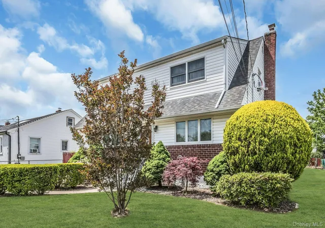 3rd image of 22 Beach Ave, Copiague, NY 11726 | MLS# 1000648