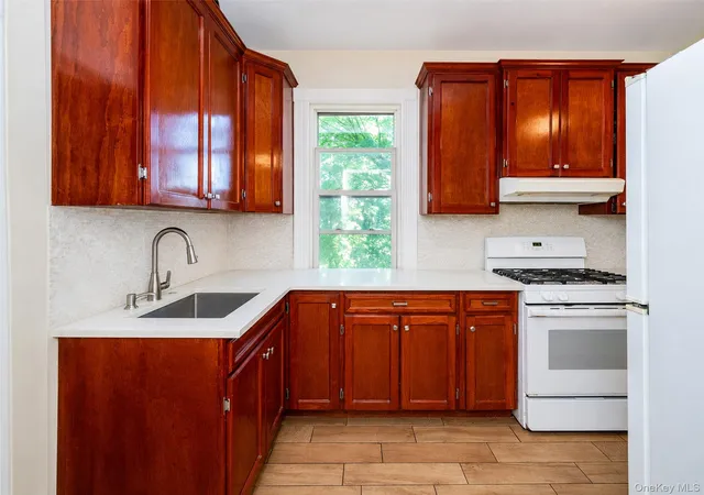 Listing Photo 4 - Condo for sale in building located at 32nd Ter Pl, Eastchester, NY 10707