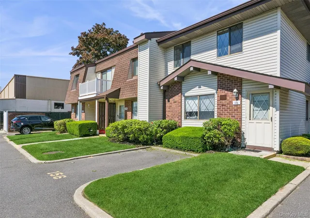 1st image of 156 W Cambridge Dr E #156, Babylon, NY 11726 | MLS# 1000679