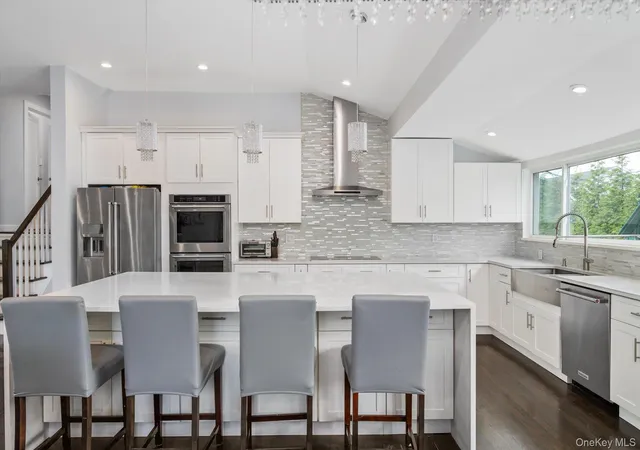 4th image of 10 Jeremy Ave, Oyster Bay, NY 11803 | MLS# 1000690