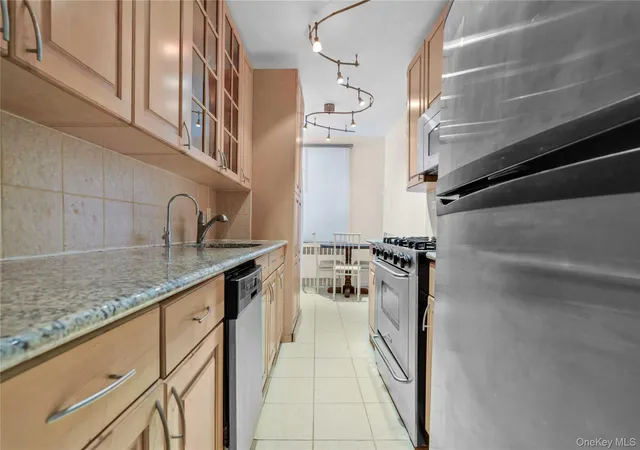 4th image of 67-35 Yellowstone Blvd #6K, Forest Hills, NY 11375 | MLS# 1000700