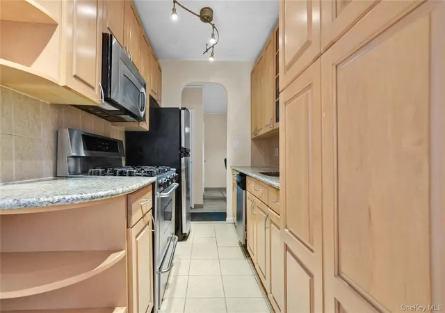 5th image of 67-35 Yellowstone Blvd #6K, Forest Hills, NY 11375 | MLS# 1000700