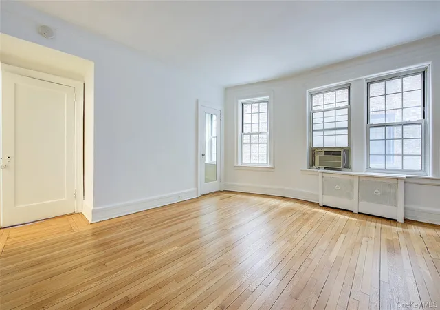 2nd image of 6 Burns St, Forest Hills, NY 11375
