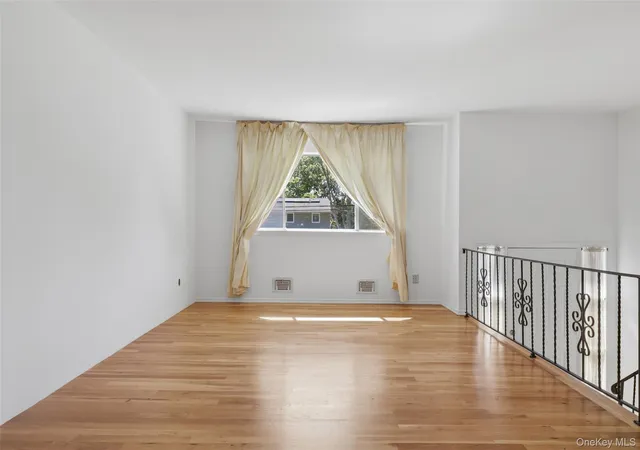 5th image of 94 Babylon Ave, West Islip, NY 11795 | MLS# 1000784