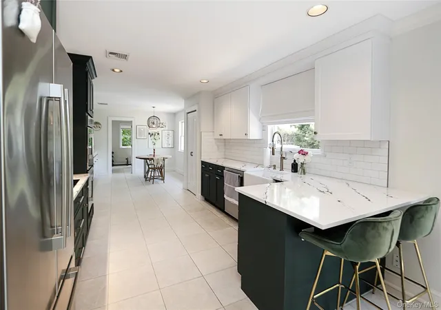 5th image of 21 Hildreth Ave, Huntington, NY 11743 | MLS# 1000794