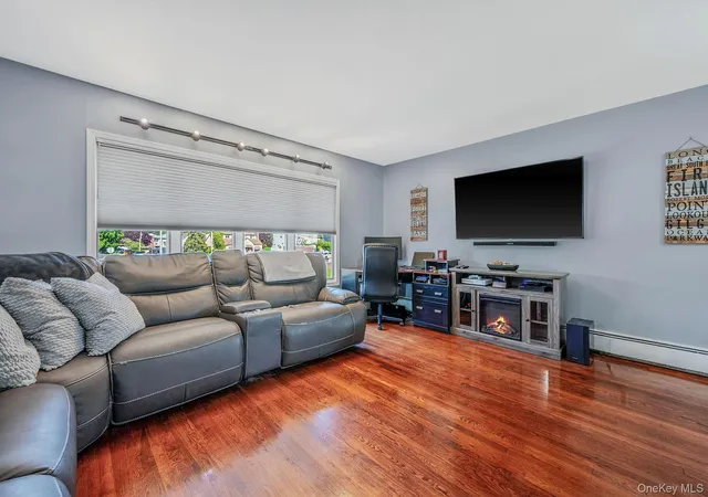 4th image of 413 N Broadway, Lindenhurst, NY 11757 | MLS# 1000808