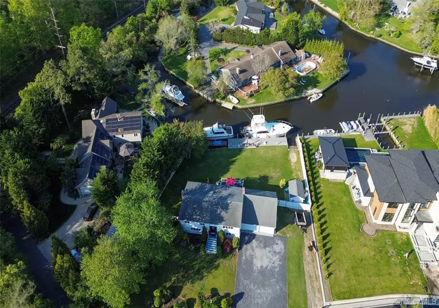 2nd image of 24 Biltmore Avenueext Ave, Oakdale, NY 11769 | MLS# 1000816