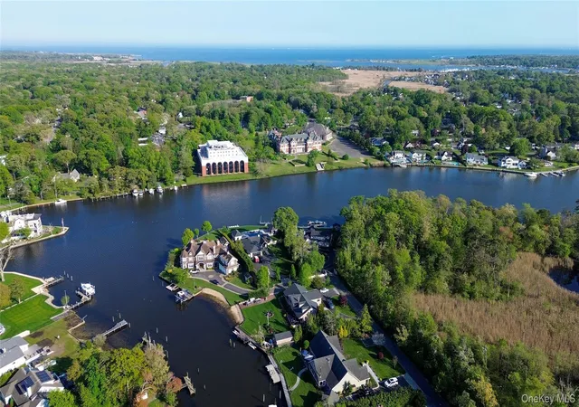 4th image of 24 Biltmore Avenueext Ave, Oakdale, NY 11769 | MLS# 1000816