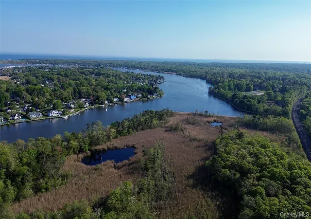 5th image of 24 Biltmore Avenueext Ave, Oakdale, NY 11769 | MLS# 1000816
