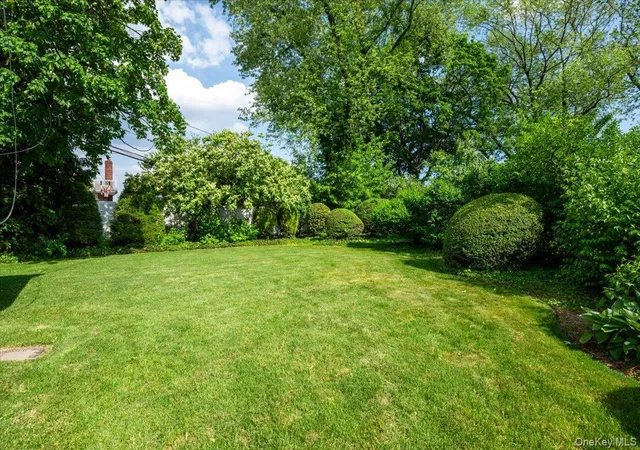 2nd image of 3836 Windsor Dr, Hempstead, NY 11714 | MLS# 1000821