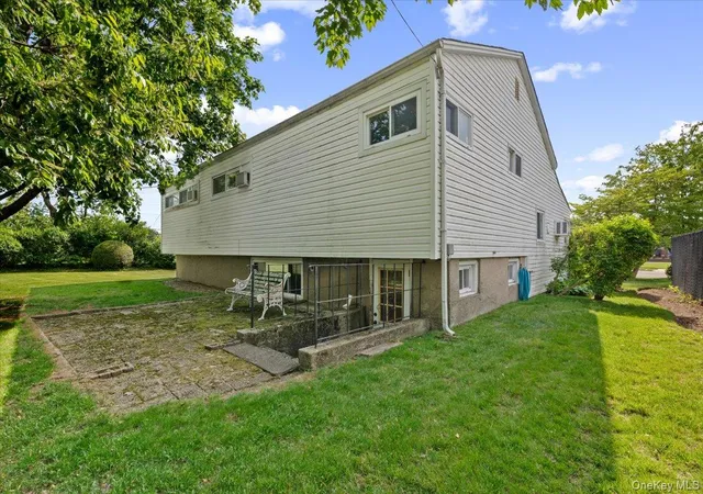 4th image of 3836 Windsor Dr, Hempstead, NY 11714 | MLS# 1000821
