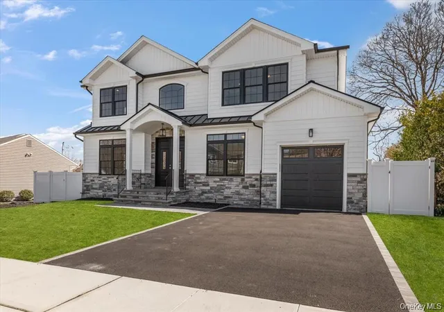 Photo 2 of Sale Pending at 10 Lee Pl, Oyster Bay, NY 11804 | MLS# 1000823 | Listing updated on 2026-08-19