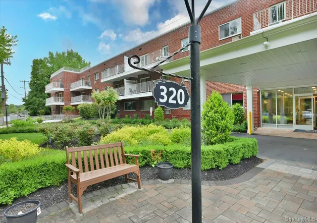 Homes for sale in North Hempstead, NY | 320 East Shore Rd #15A, North Hempstead, NY 11023 | MLS# 1000859